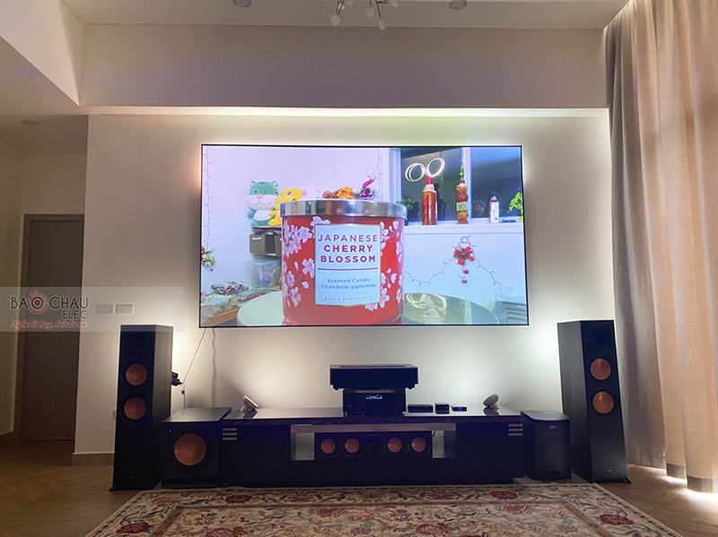 D&agrave;n xem phim - nghe nhạc anh H&ugrave;ng tại H&agrave; Nội