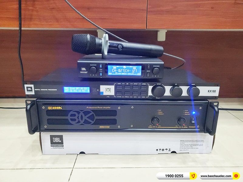 Dàn karaoke gia đình anh Vượng