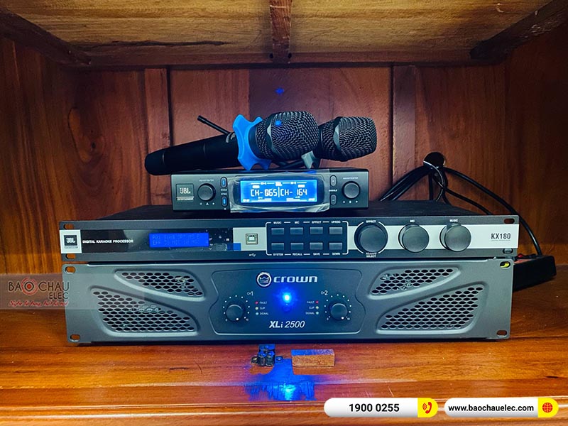Dàn karaoke gia đình chị Thương