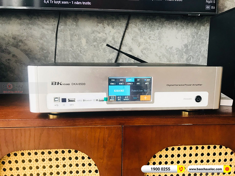 Dàn karaoke gia đình anh Tài