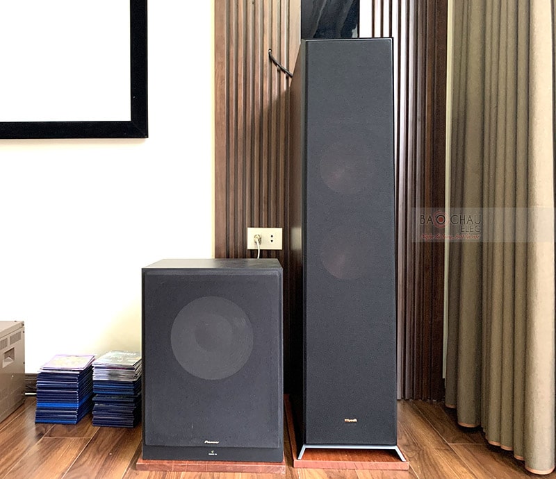 Dàn nghe nhạc, xem phim cao cấp của gia đình anh Vững h2