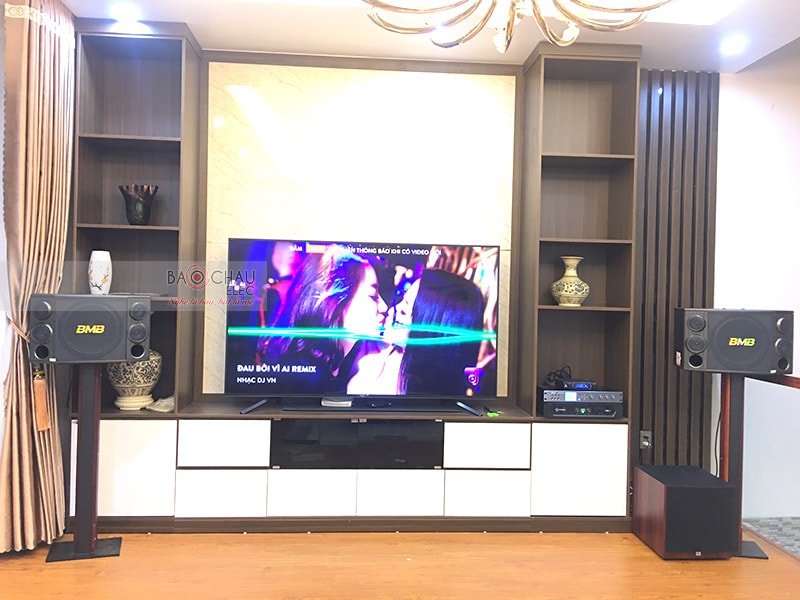 Cục đẩy Crown KVS 700 được sử dụng nhiều trong c&aacute;c d&agrave;n karaoke chuy&ecirc;n nghiệp