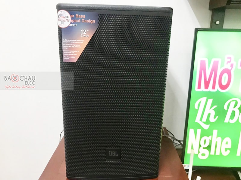 Dàn karaoke gia đình anh Hiếu
