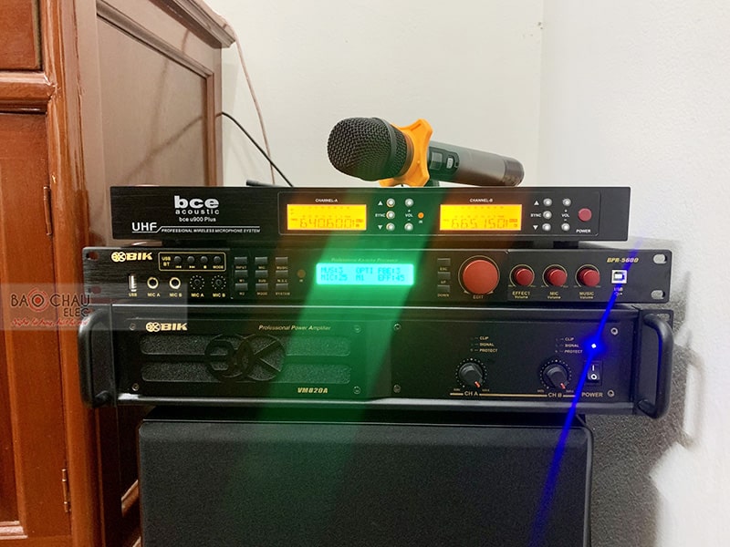 Dàn karaoke gia đình anh Hiếu