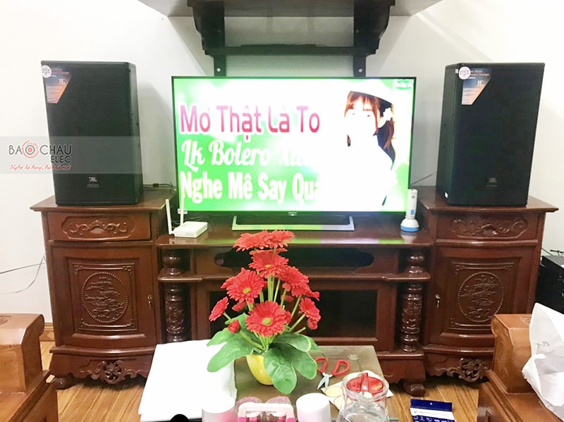 Dàn karaoke gia đình anh Hiếu