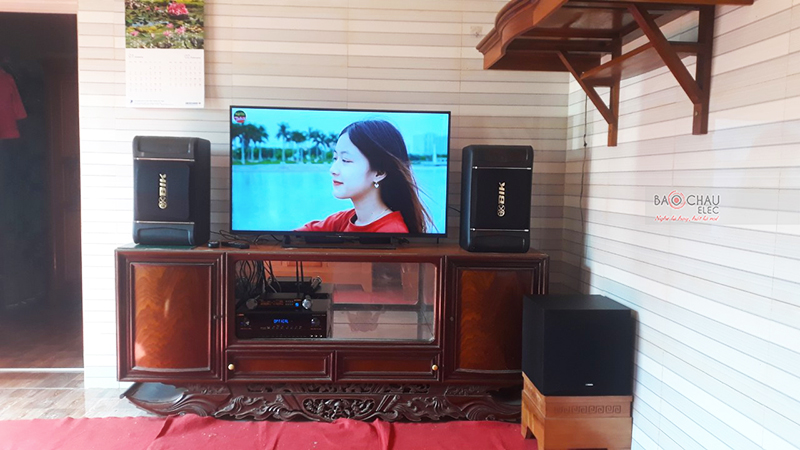 Dàn karaoke gia đình anh Khiên
