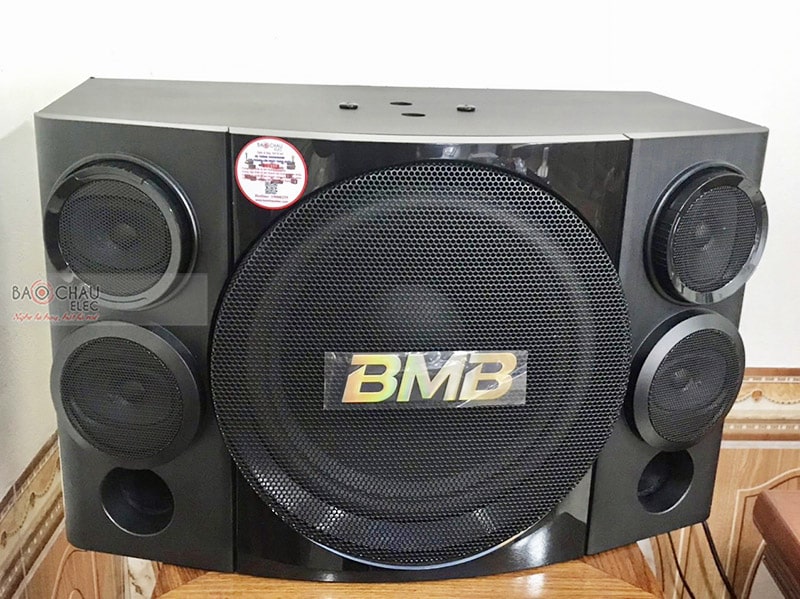 Dàn karaoke gia đình chị Loan