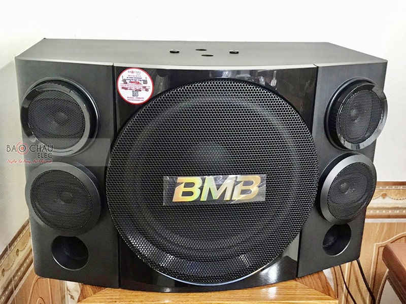 Dàn karaoke gia đình chị Loan