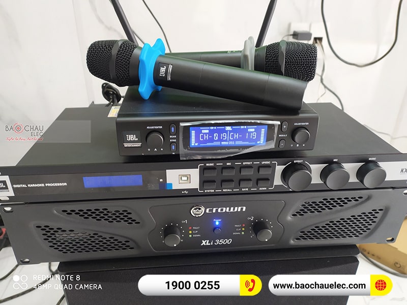 Dàn karaoke gia đình anh Giáp