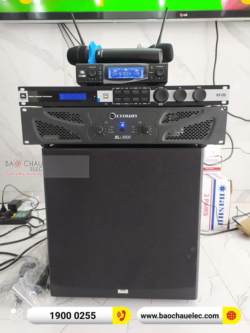 Dàn karaoke gia đình anh Giáp