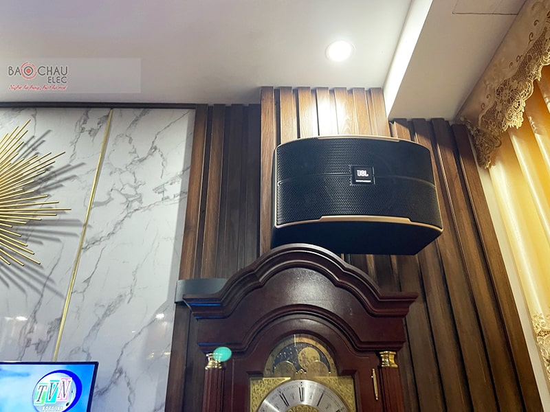 Dàn karaoke gia đình anh Hải