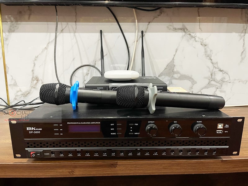 Dàn karaoke gia đình anh Hải