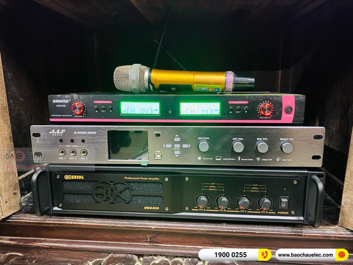 Dàn karaoke gia đình anh Hòa