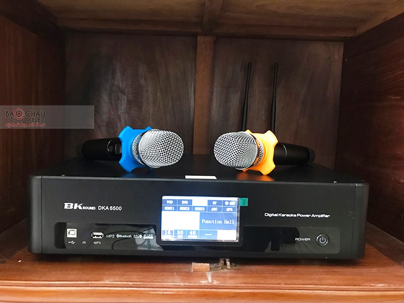 Dàn karaoke gia đình anh Sơn