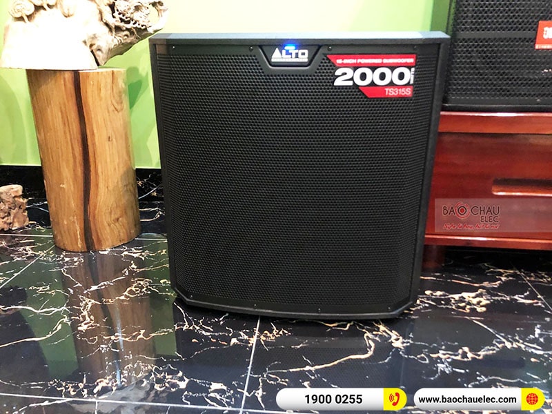 Dàn karaoke gia đình anh Tâm