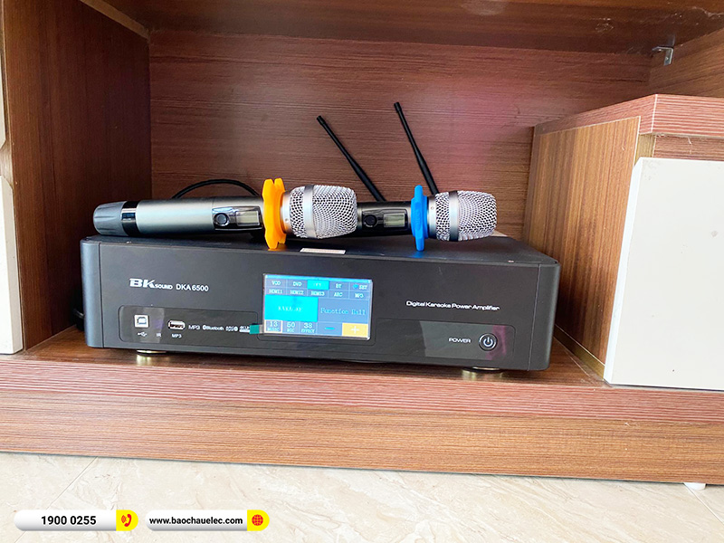 Dàn karaoke gia đình anh Toàn