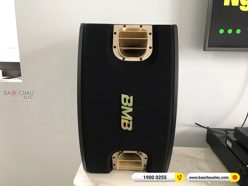 Dàn karaoke gia đình anh Tuân