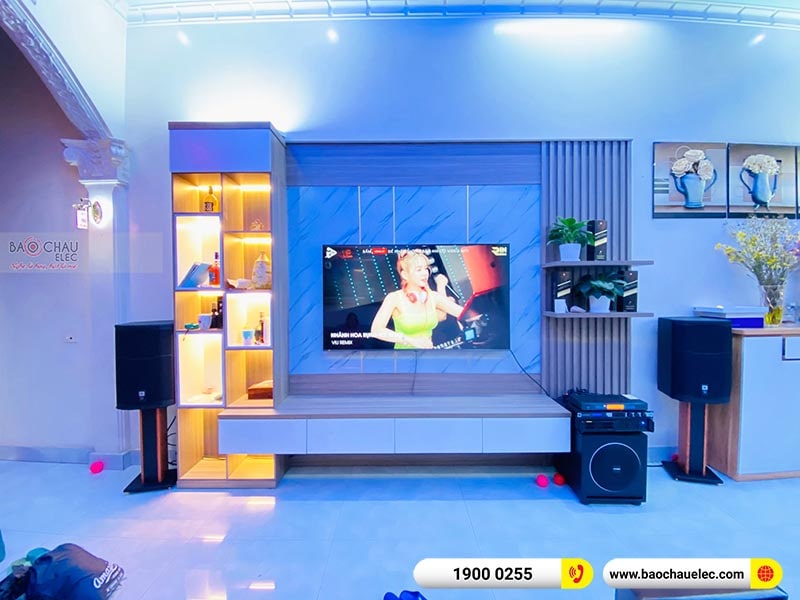 Dàn karaoke gia đình anh Tùng