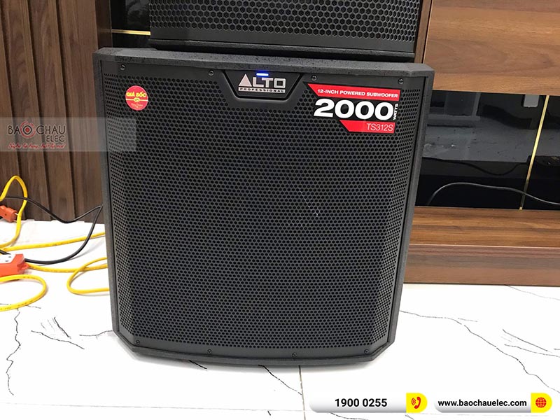 Dàn karaoke gia đình chị Hà