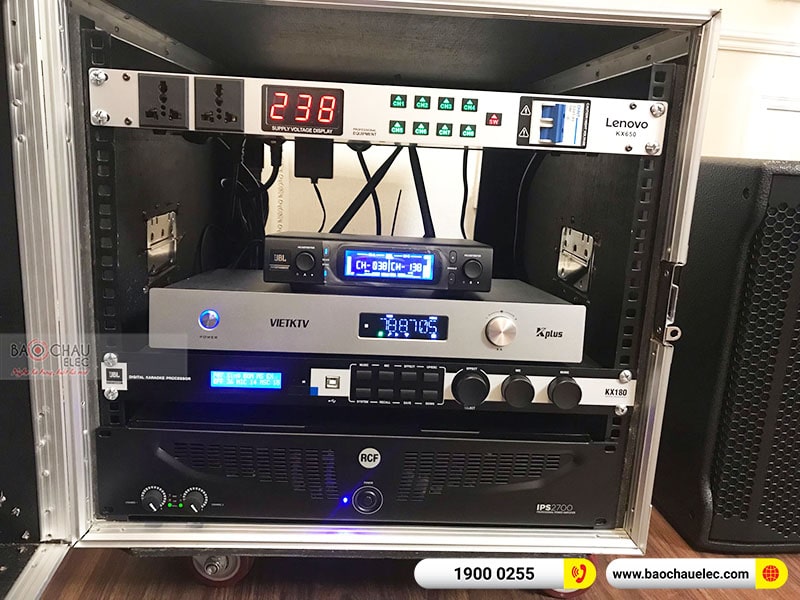 Dàn karaoke gia đình chị Nguyệt