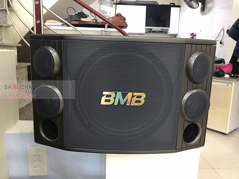 Dàn karaoke gia đình chị Tuyến