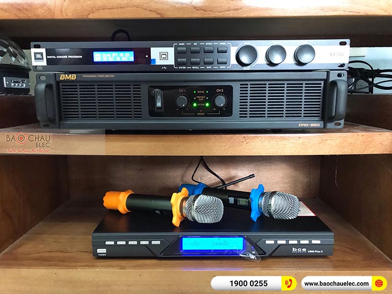 Dàn karaoke gia đình chị Tuyến