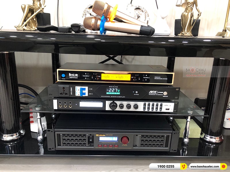 Dàn karaoke gia đình anh Khải