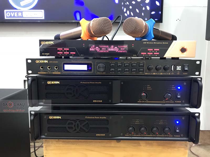Dàn karaoke gia đình anh Khanh