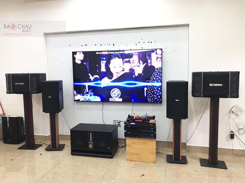 Dàn karaoke gia đình anh Khanh