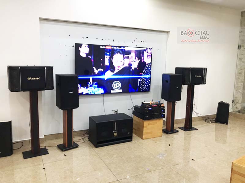 Dàn karaoke gia đình anh Khanh