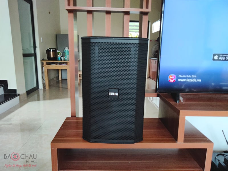 Dàn karaoke gia đình anh Quyết
