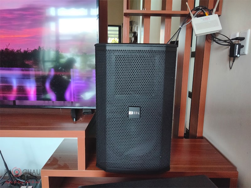 Dàn karaoke gia đình anh Quyết