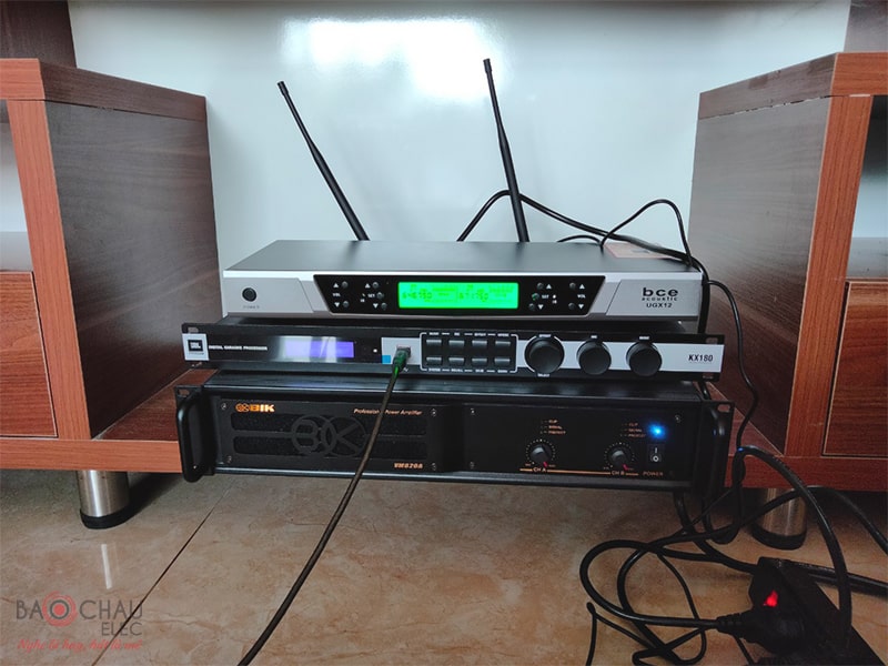 Dàn karaoke gia đình anh Quyết