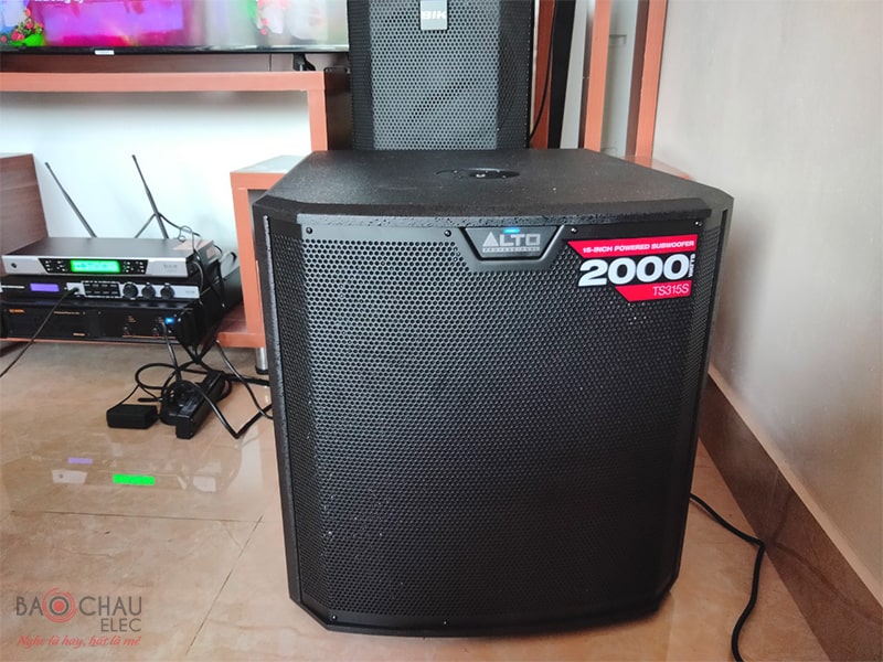 Dàn karaoke gia đình anh Quyết
