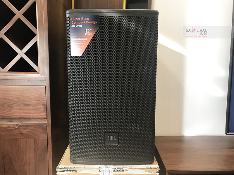 Dàn karaoke gia đình anh Thắng