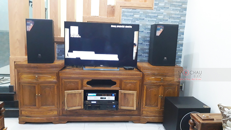 Dàn karaoke gia đình anh Tín h4