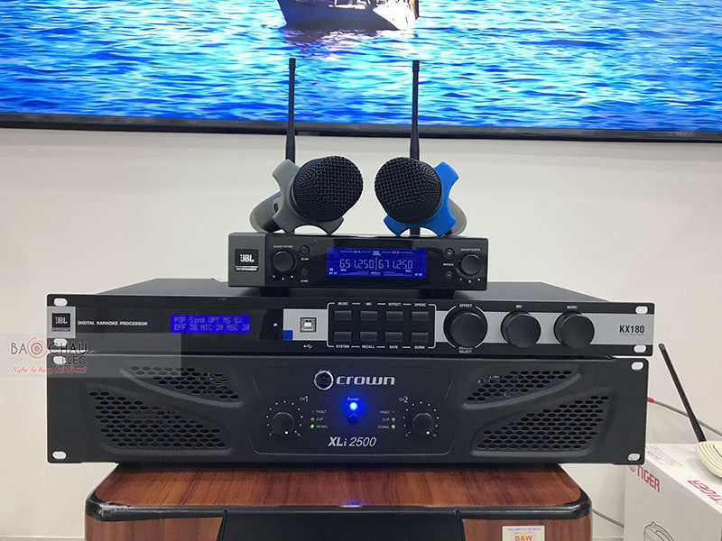 Dàn karaoke gia đình chú Giang
