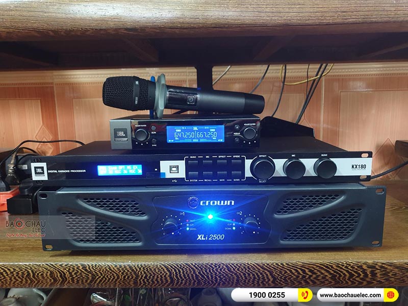 Dàn karaoke gia đình anh Tình