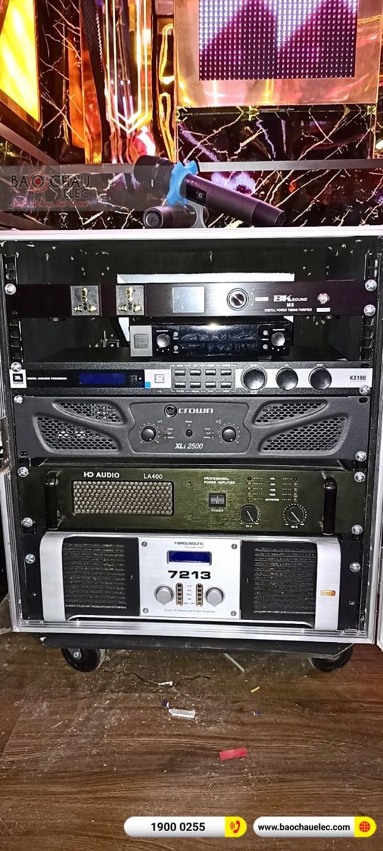 Dàn karaoke gia đình chị Quyên