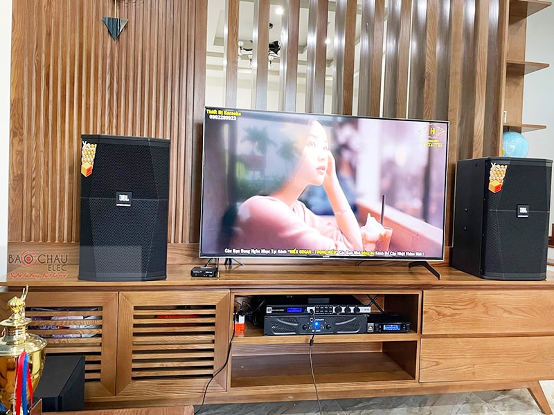 Dàn karaoke gia đình anh Thanh