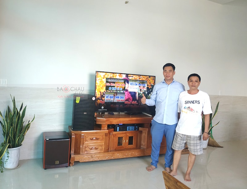D&agrave;n karaoke gia đ&igrave;nh ch&uacute; Nu&ocirc;i ở Hội An h5
