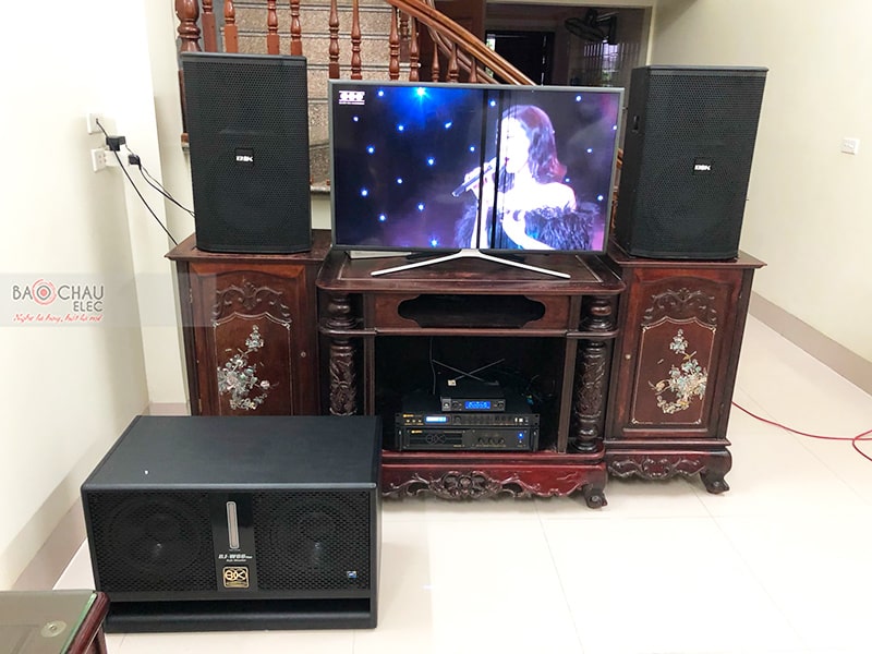 Dàn karaoke gia đình anh Thảo