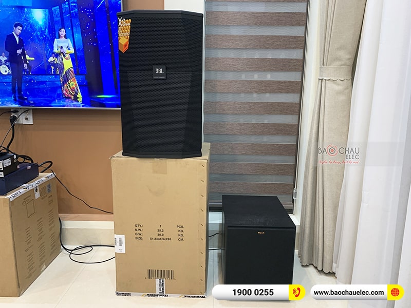 Dàn karaoke gia đình anh Trung