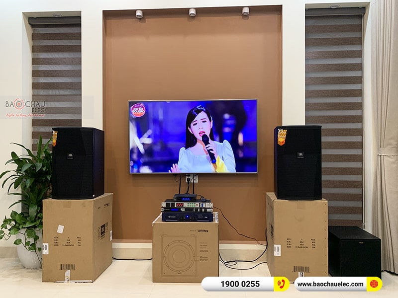 Dàn karaoke gia đình anh Trung