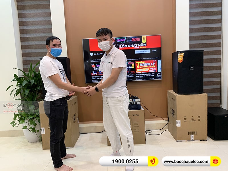 Dàn karaoke gia đình anh Trung