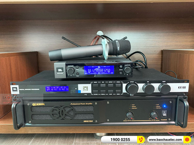 Dàn karaoke gia đình anh Cương