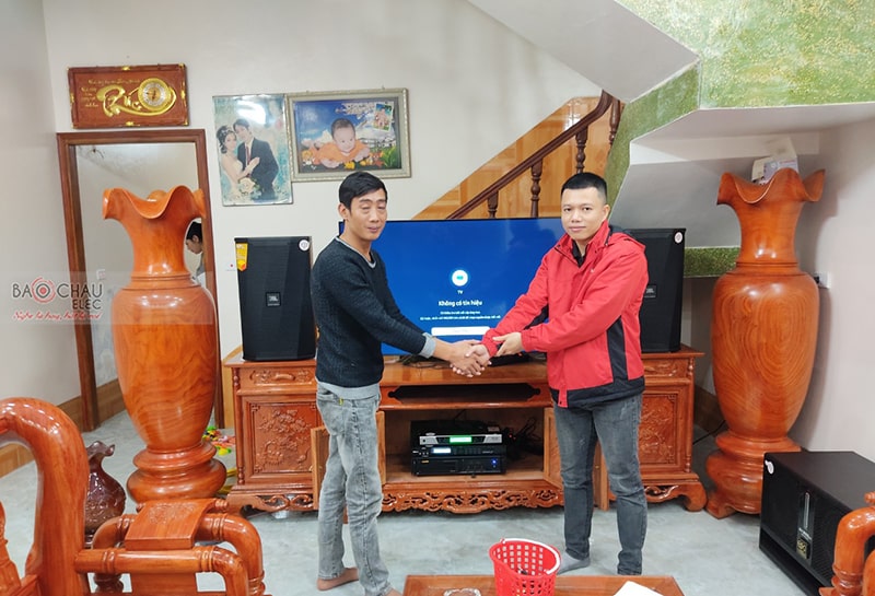 Dàn karaoke gia đình anh Diện 