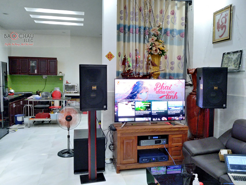 D&agrave;n karaoke gia đ&igrave;nh chị Uy&ecirc;n tại Long An