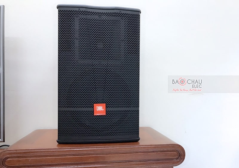 Dàn karaoke gia đình anh Hùng