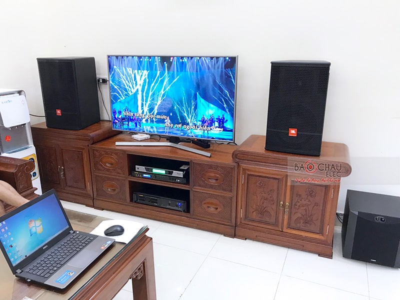 Dàn karaoke gia đình anh Hùng